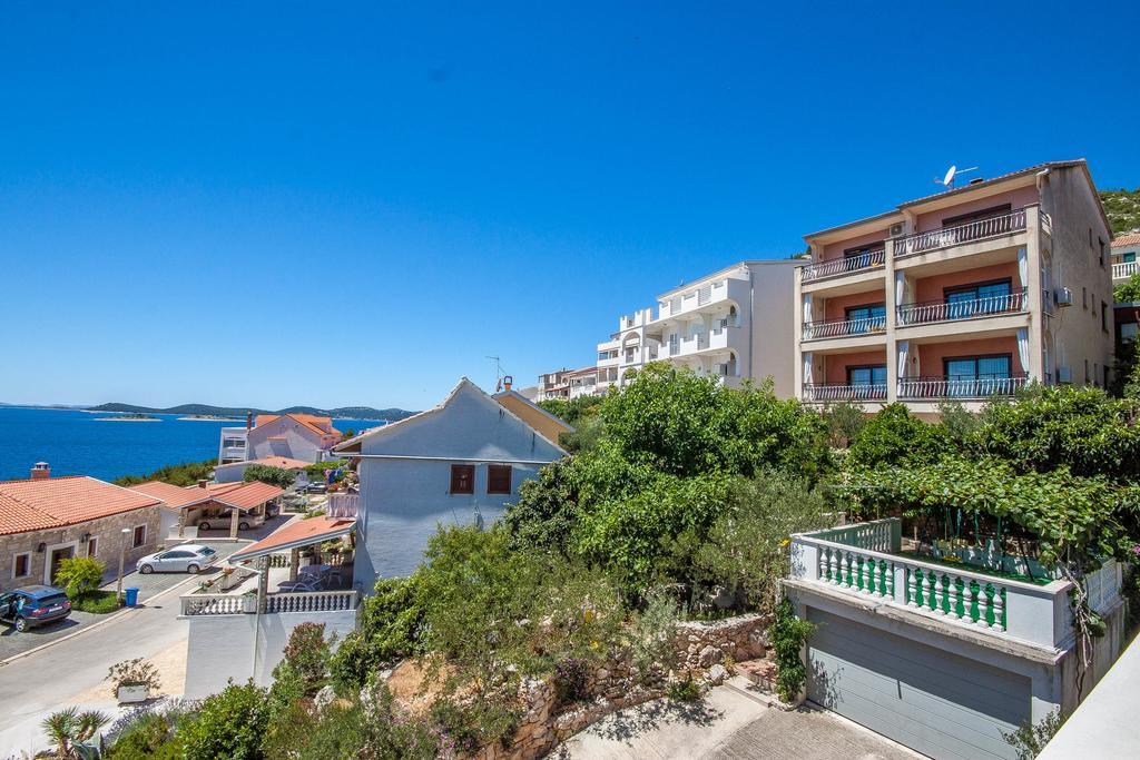Apartments Rosanda Pakostane Exterior photo